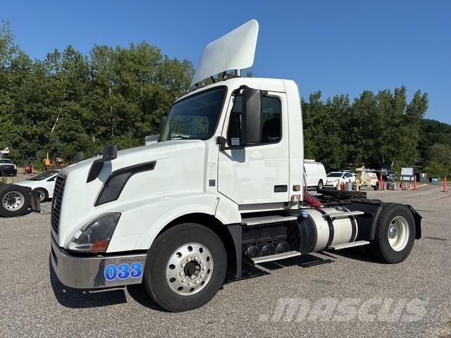 Volvo VNL Sadulveokid