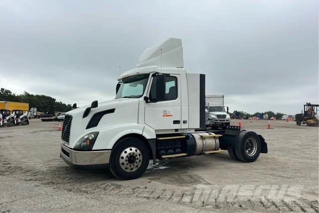 Volvo VNL Sadulveokid