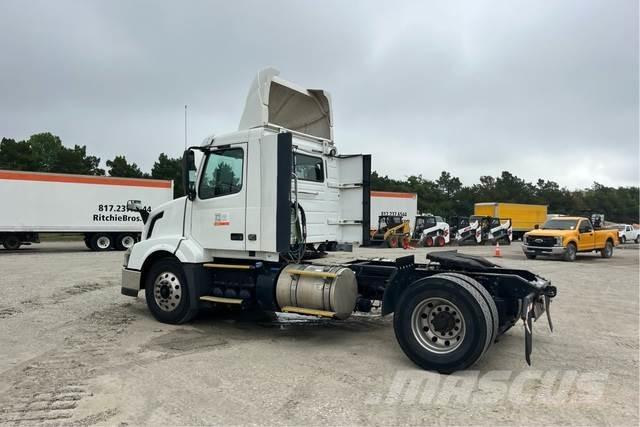 Volvo VNL Sadulveokid