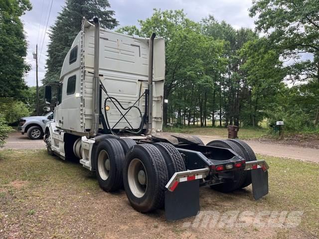 Volvo VNL Sadulveokid