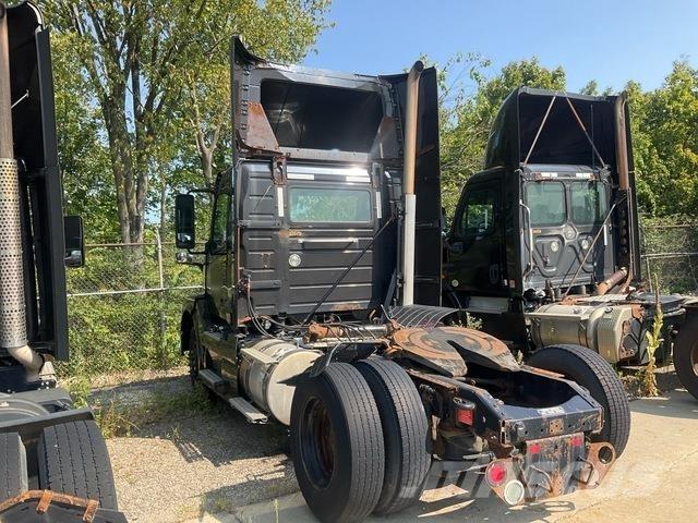 Volvo VNL Sadulveokid