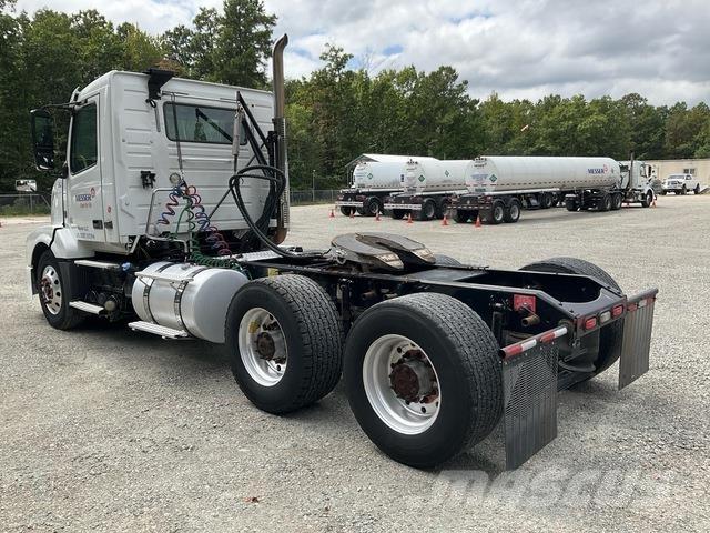 Volvo VNL Sadulveokid