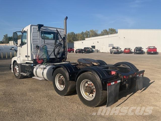 Volvo VNL Sadulveokid