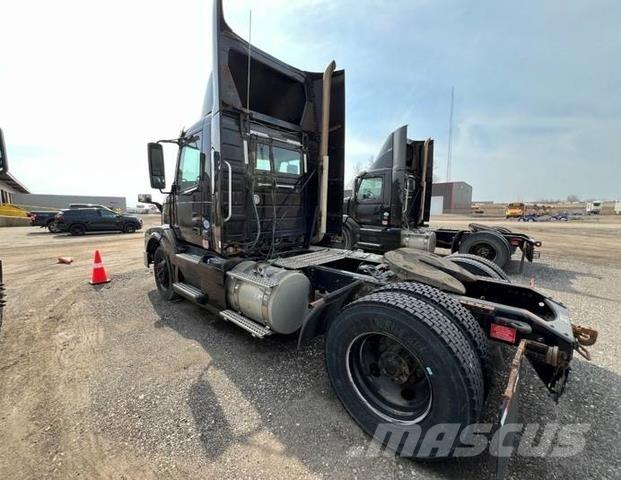 Volvo VNL Sadulveokid