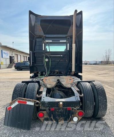 Volvo VNL Sadulveokid