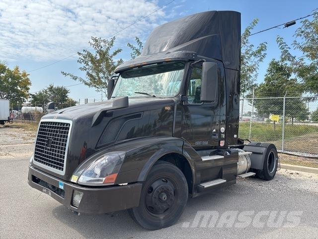 Volvo VNL Sadulveokid