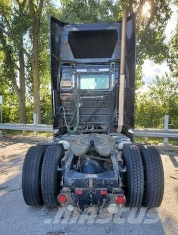 Volvo VNL Sadulveokid