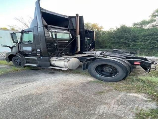 Volvo VNL Sadulveokid