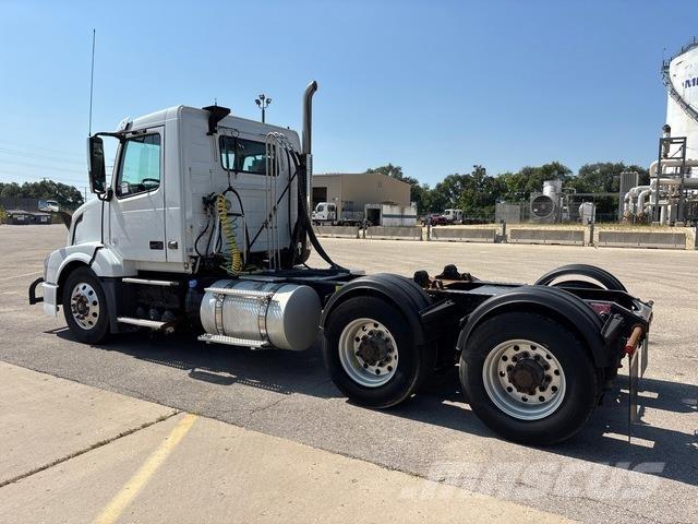 Volvo VNL Sadulveokid