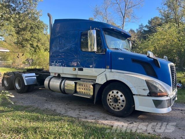 Volvo VNL Sadulveokid