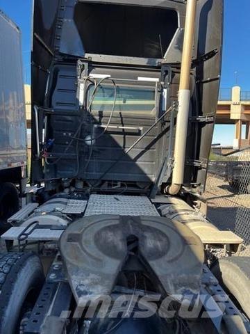 Volvo VNL Sadulveokid