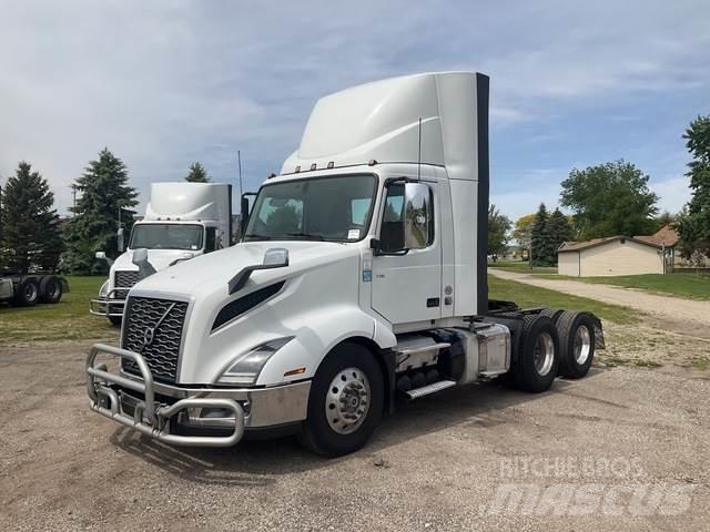 Volvo VNL 300 Sadulveokid