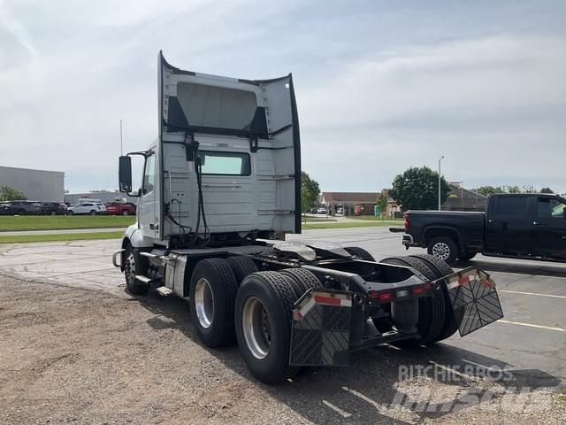 Volvo VNL 300 Sadulveokid
