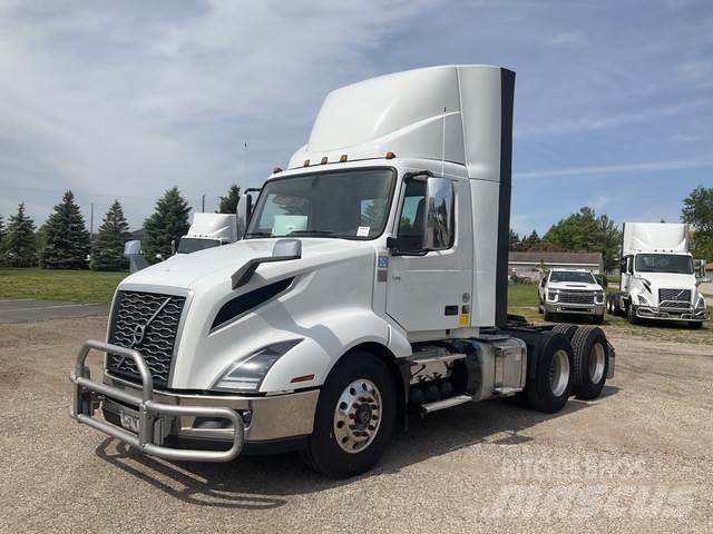 Volvo VNL 300 Sadulveokid