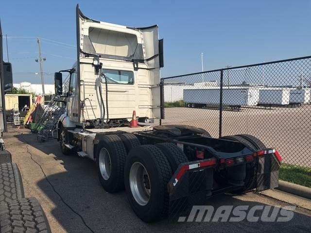 Volvo VNL 300 Sadulveokid