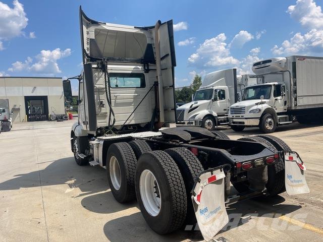 Volvo VNL300 Sadulveokid