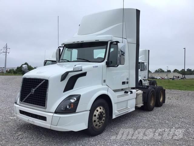 Volvo VNL300 Tractor Units