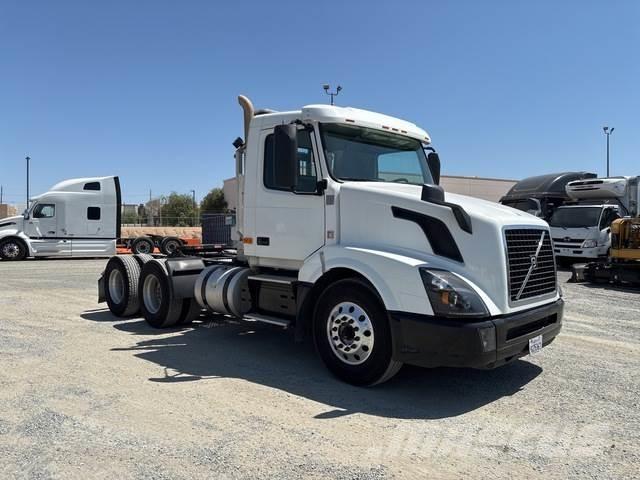Volvo VNL300 Sadulveokid