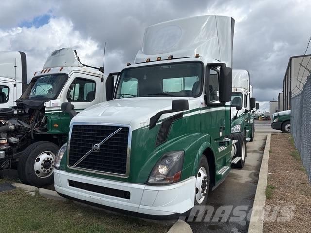Volvo VNL42T Sadulveokid