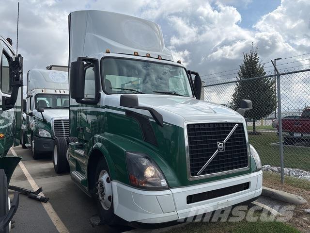 Volvo VNL42T Sadulveokid