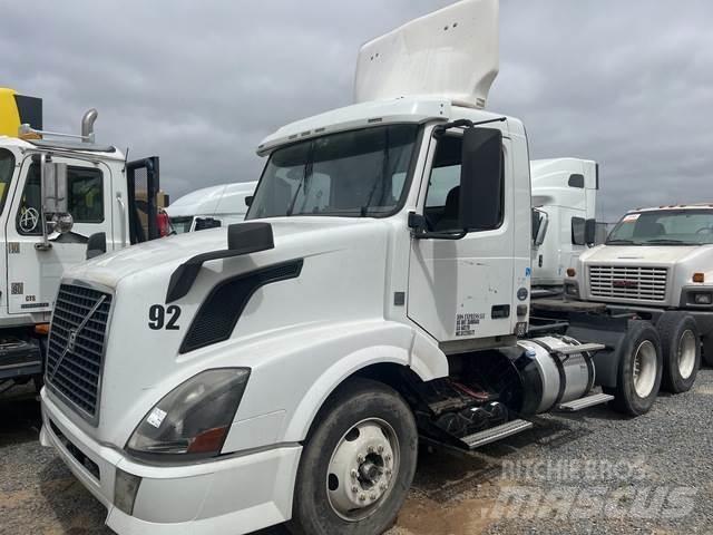 Volvo VNL64 Sadulveokid
