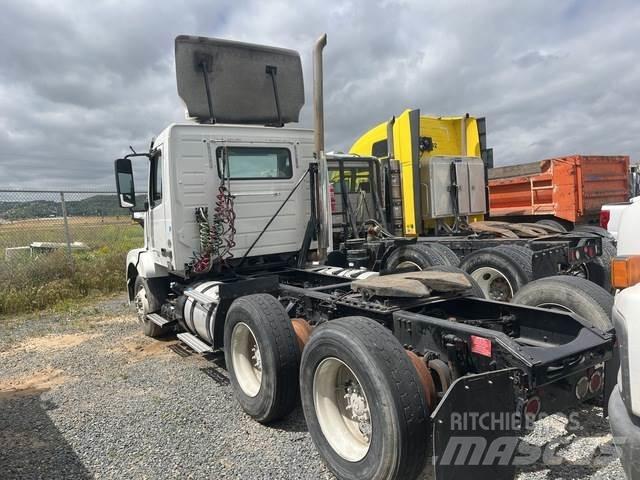 Volvo VNL64 Sadulveokid