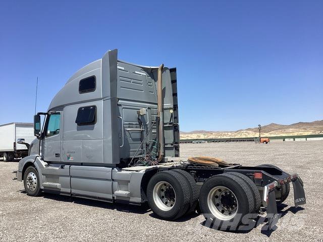 Volvo VNL64780 Sadulveokid