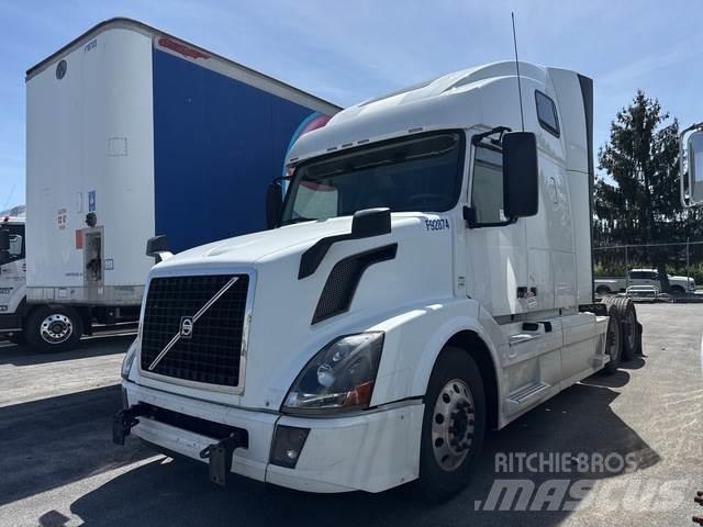 Volvo VNL64T Sadulveokid