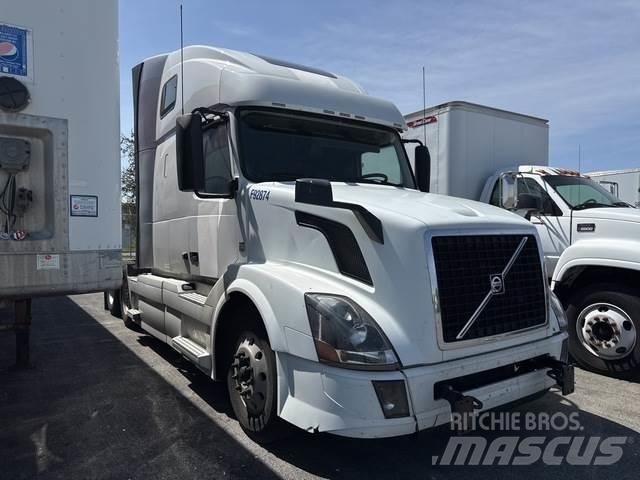 Volvo VNL64T Sadulveokid