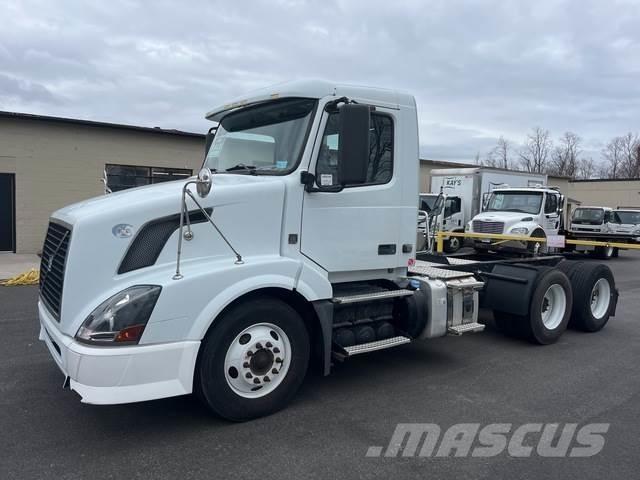 Volvo VNL64T Sadulveokid