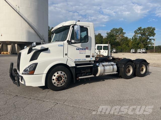 Volvo VNL64T Sadulveokid