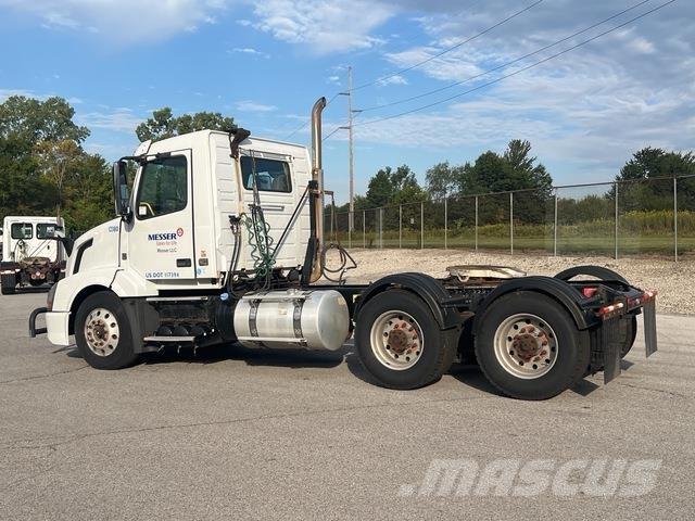 Volvo VNL64T Sadulveokid