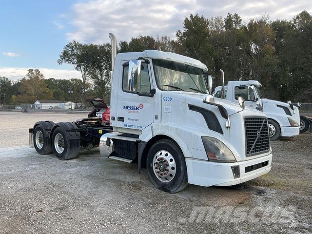 Volvo VNL64T Sadulveokid