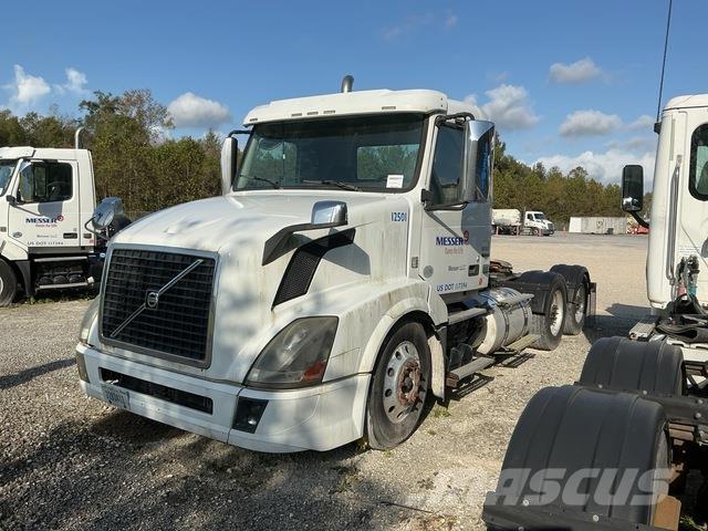 Volvo VNL64T Sadulveokid