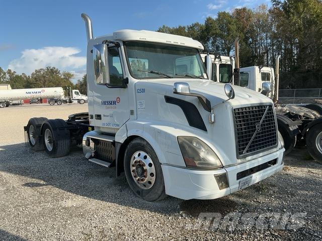 Volvo VNL64T Sadulveokid