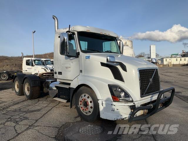 Volvo VNL64T Sadulveokid