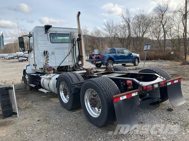 Volvo VNL64T Sadulveokid