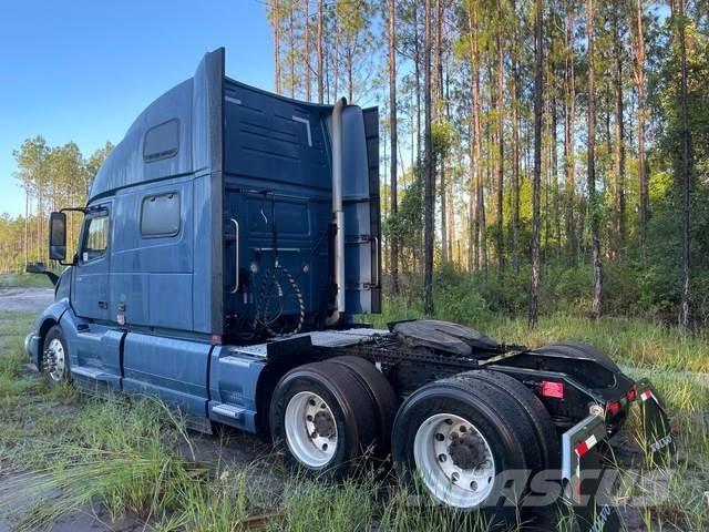 Volvo VNL860 Sadulveokid