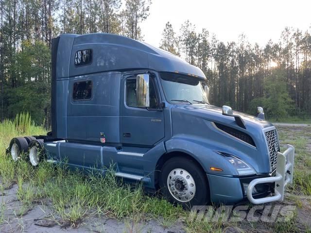 Volvo VNL860 Sadulveokid