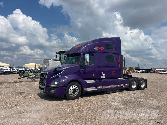 Volvo VNL860 Sadulveokid