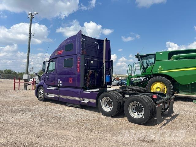 Volvo VNL860 Sadulveokid