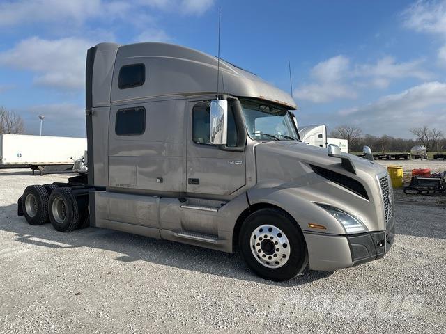 Volvo VNL860 Sadulveokid