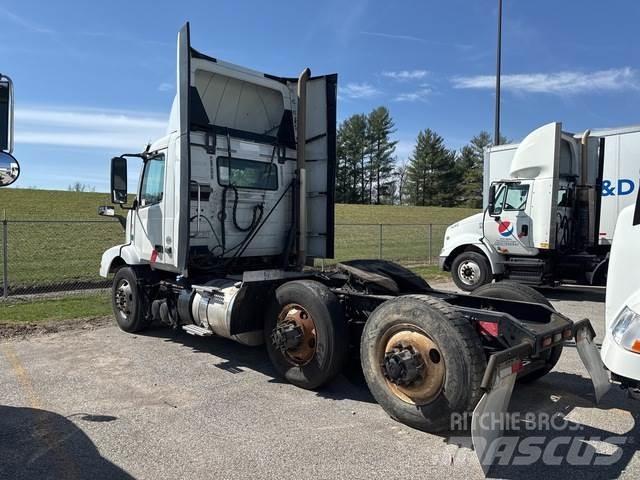 Volvo VNM Sadulveokid