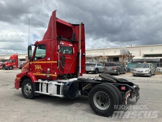 Volvo VNM Sadulveokid
