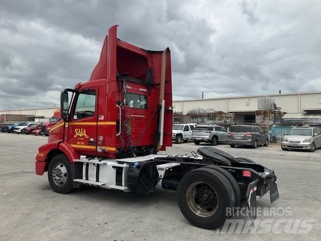Volvo VNM Sadulveokid