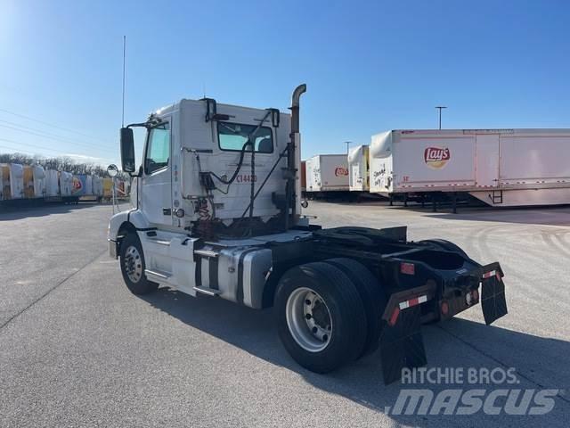 Volvo VNM Sadulveokid