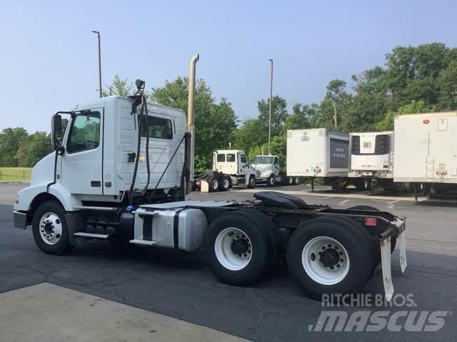 Volvo VNM Sadulveokid