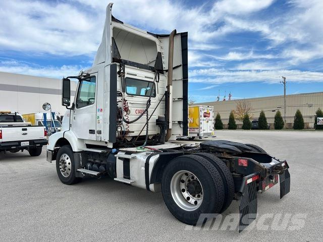 Volvo VNM Sadulveokid