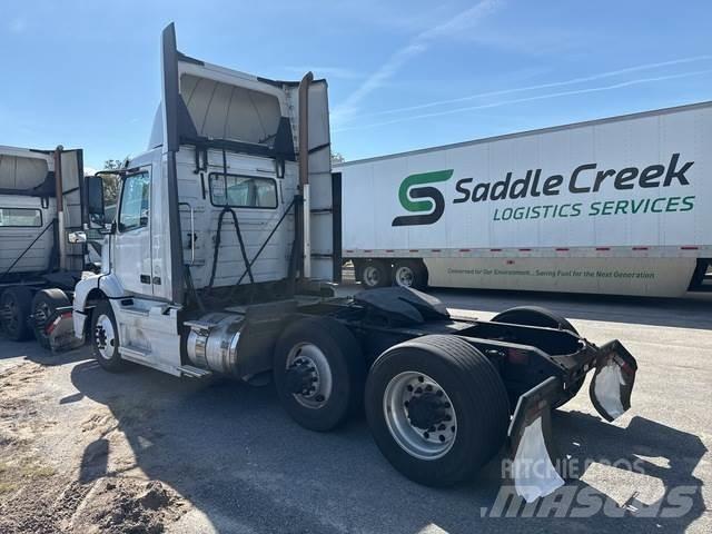 Volvo VNM64T Sadulveokid
