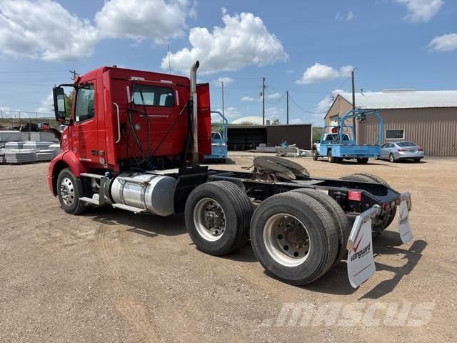 Volvo VNR Sadulveokid